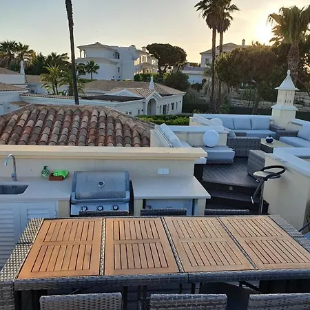 Sleeps 10 With Pool Air Con And Wifi *