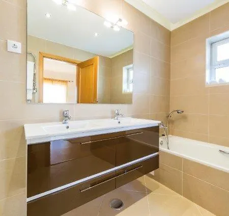 Sleeps 10 With Pool Air Con And Wifi فيلة *