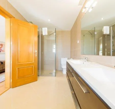 Sleeps 10 With Pool Air Con And Wifi فيلة *