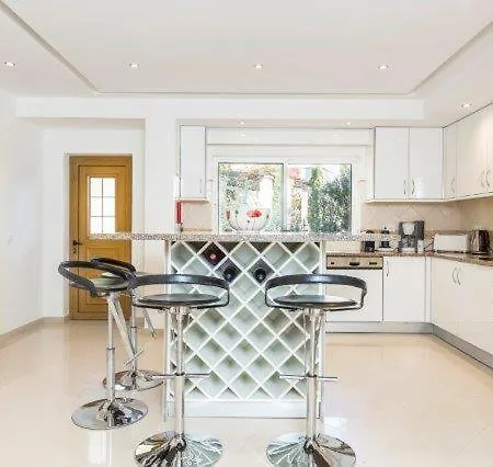 Sleeps 10 With Pool Air Con And Wifi فالي دو لوبو