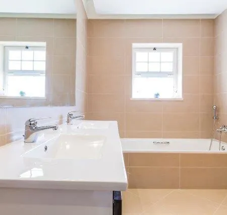 Sleeps 10 With Pool Air Con And Wifi