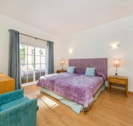 فيلة Sleeps 10 With Pool Air Con And Wifi