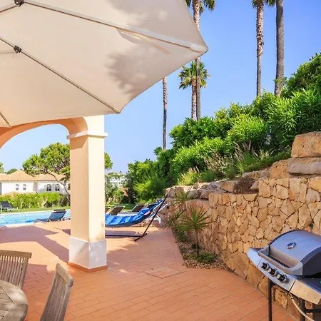 Sleeps 10 With Pool Air Con And Wifi فيلة