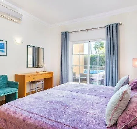Sleeps 10 With Pool Air Con And Wifi فيلة